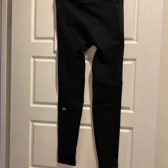 Alo soft high waist head start-leggings 
Color black
Size medium - Picture 4 of 7